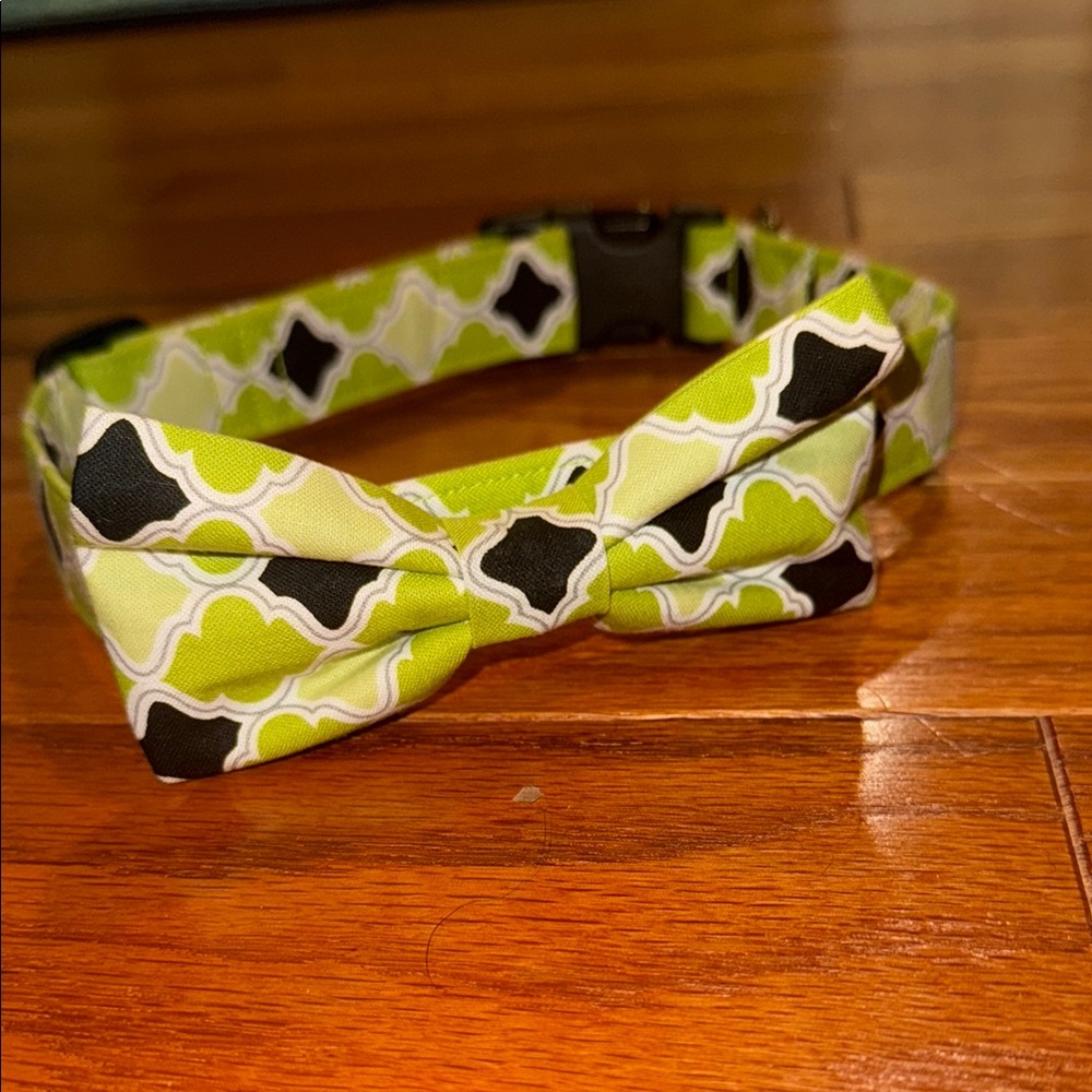Pawsh Accessories green and black adjustable dog collar with bow tie NEW
